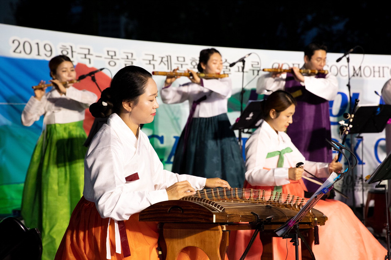 증평군이 올해 문화예술 공모사업에 잇따라 선정되면서 3억7천여만원의 예산을 확보했다. 사진은 지난해 진행된 한국-몽골 전통음악 합동교육. / 증평군 제공