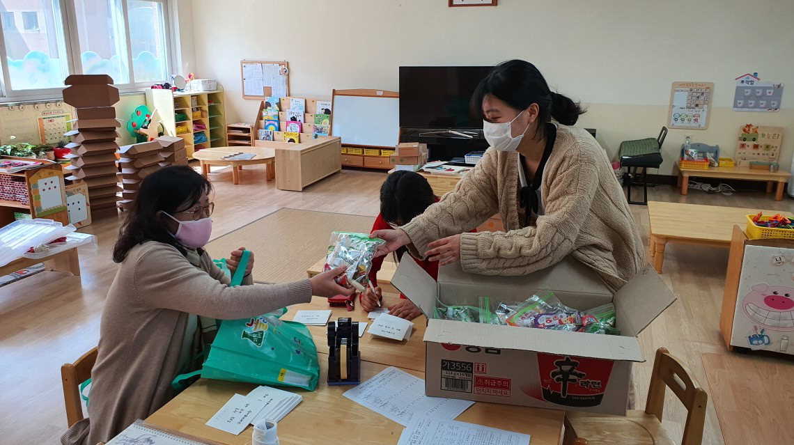 규암초등학교병설유치원(원장 정희순)은 교육활동 자료를 가정에 배부했다. 부여교육지원청 제공