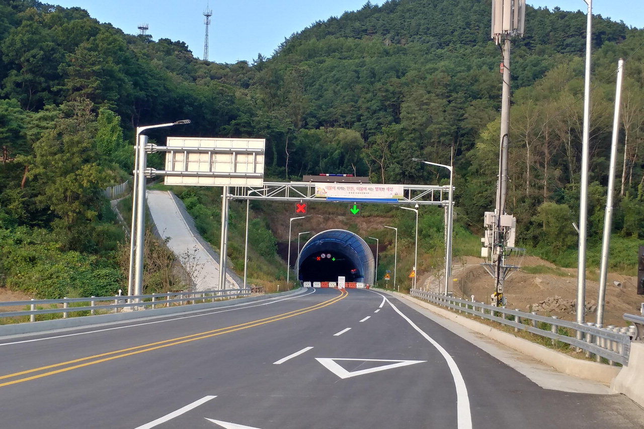 사진은 국도 19호선 괴산-괴산 IC구간 터널.