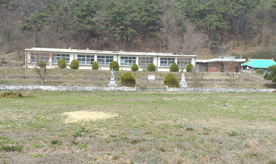 폐교된 수산면 대전분교 모습/제천시 제공