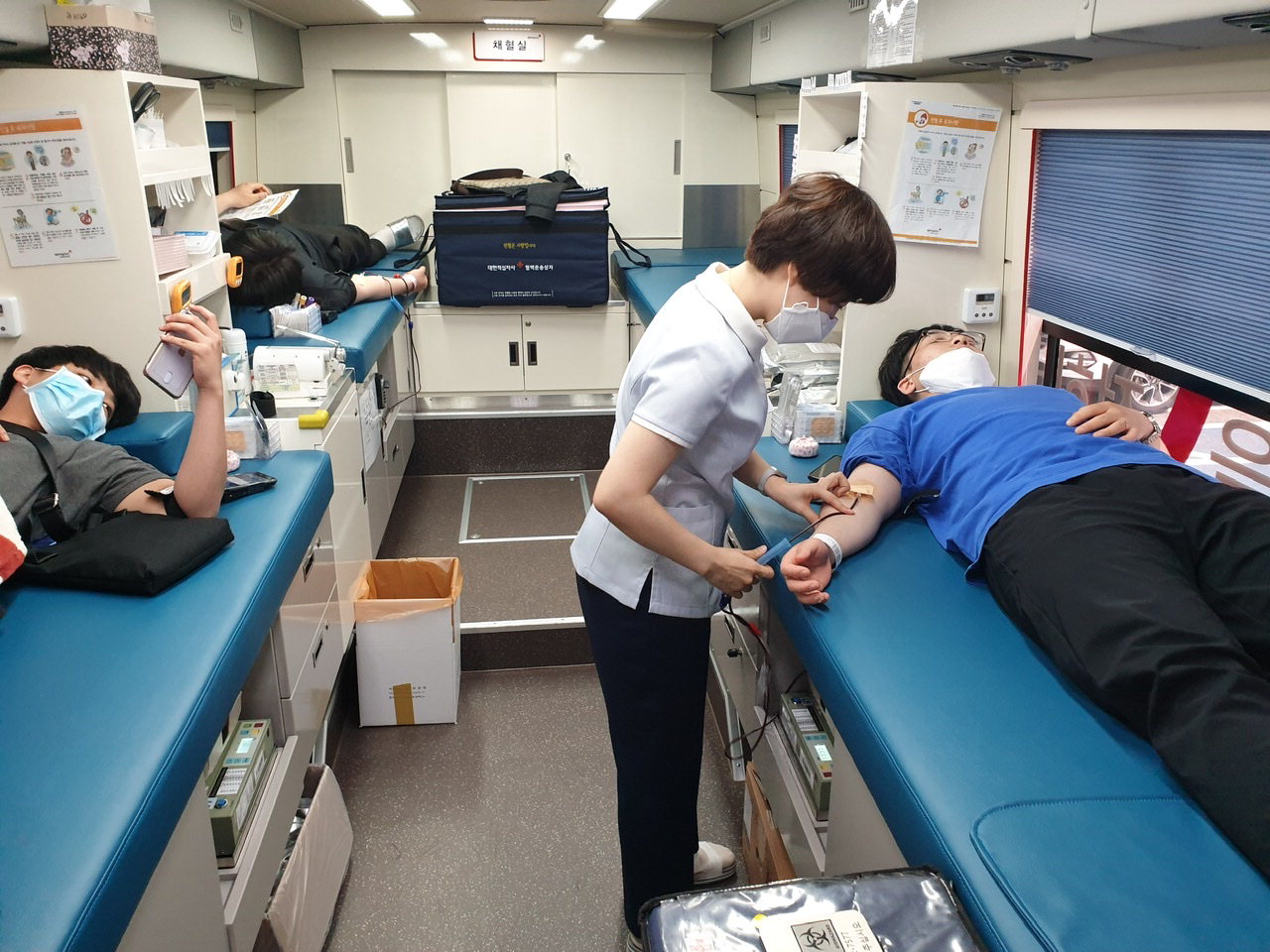 대한적십자사 충북혈액원은 26일 한국 폴리텍대학 청주캠퍼스 교직원 등이 코로나19로 인한 혈액 부족 상황을 극복하기 위해 사랑의 헌혈 행사를 실시했다고 밝혔다.