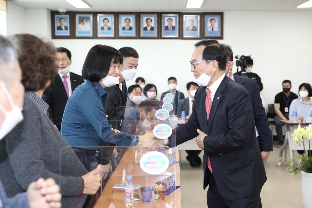 박상돈 천안시장이 지난 5월 7일부터 6월 1일까지 30개 읍면동을 방문해 ‘주민과의 대화’를 운영했다./천안시 제공