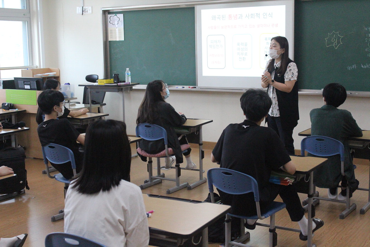 새너울중학교는 15일 전교생을 대상으로 '디지털 성범죄 예방교육'을 실시했다. / 새너울중학교 제공