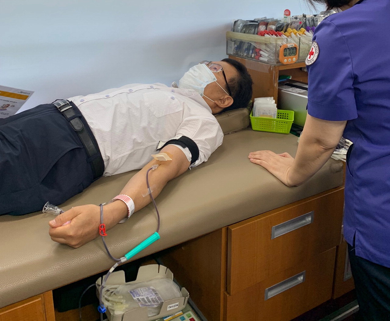 충청지방통계청 청주사무소(소장 안준석)는 23일 대한적십자사 충북혈액원과 협업으로  '2020년 2차 생명나눔 사랑의 헌혈 행사'를 실시했다.