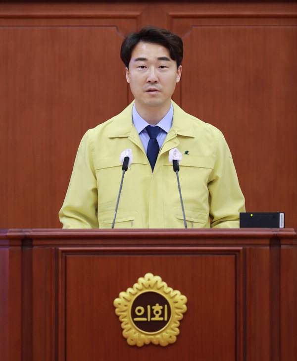박수빈 의원이 30일 제252회 임시회 제4차 본회의에서 '행정수도 완성 촉구건의안' 제안 설명을 하고 있다. / 대전시의회 제공