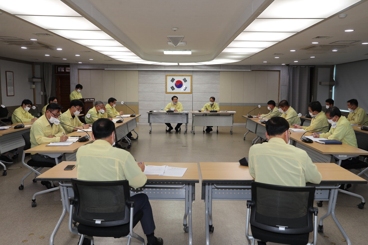 아산시, 코로나19 비상경제 및 생활방역 대책 회의 개최 모습