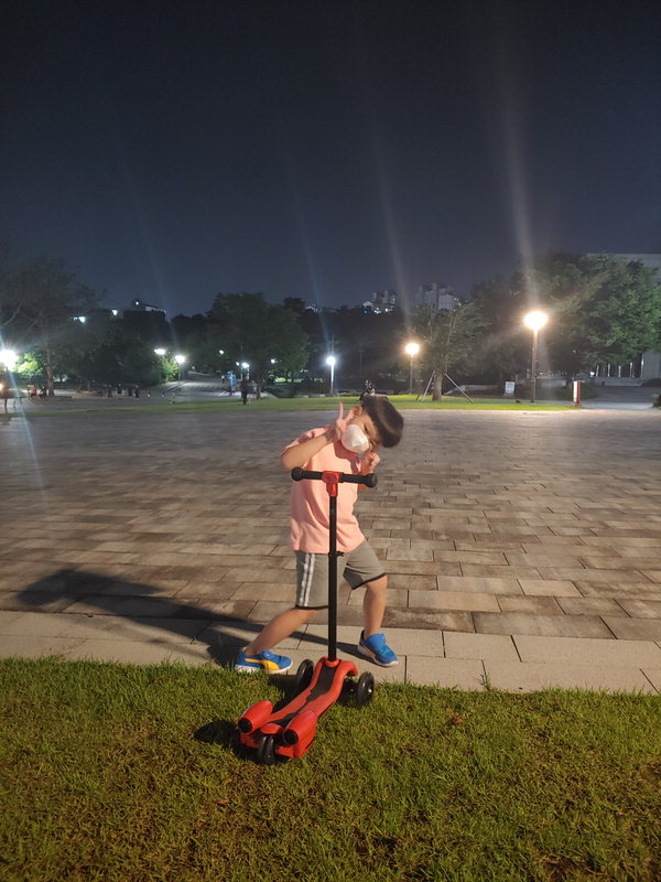 코로나 시대에 아이와 가족이 함께 시간을 보낼 수 있는 충북대학교. 학교를 떠나 공원의 이미지로 자리잡고 있다.