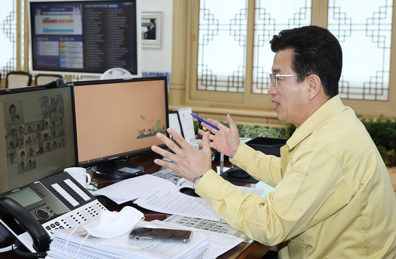 허태정 대전시장이 12일 주간업무회의에서 대전혁신도시 지정 후속조치에 만전을 기할 것을 당부하고 있다. / 대전시 제공