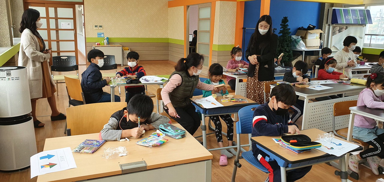전형적인 벽지학교인 단양 영춘초등학교(교장 김남형)가 '신나게 찾아가는 수학체험교실'을 운영해 학생들에게 호응을 얻었다.