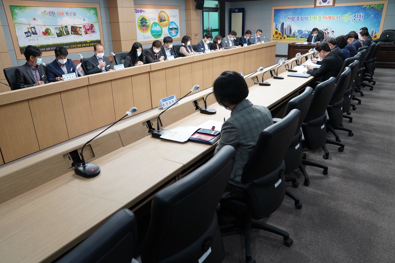 진천군은 19일 정경화 부군수 주재로 '2021년 시군종합평가 추진상황 중간 보고회'를 개최했다. / 진천군 제공