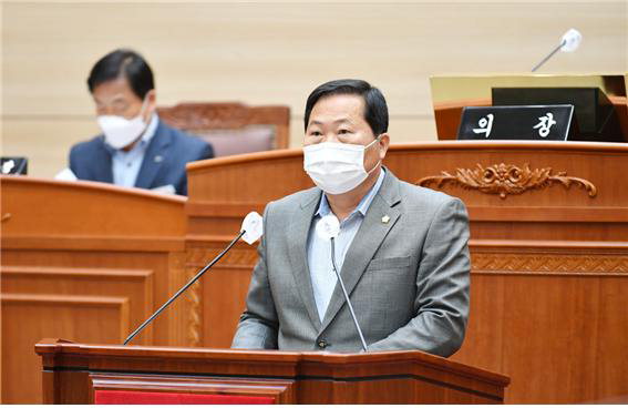 박상모 보령시의원이 지방자치법 전부개정안 수정의결 촉구 결의안에 대한 제안 설명을 하고 있다./ 보령시의회 제공