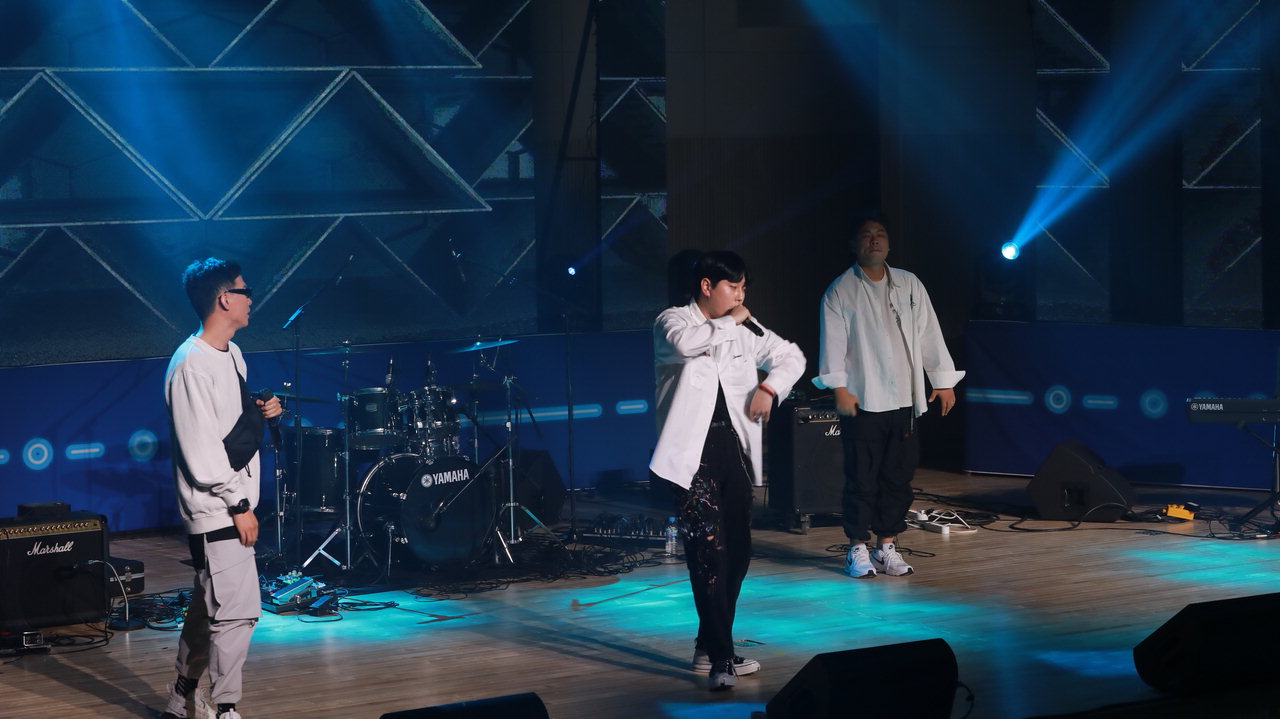 2020 라이징스타 콘서트에서 최우수상을 차지한 감자돌이 삼총사.