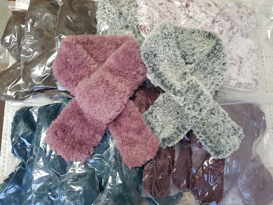 청주시 청원구 내수읍은 익명의 독지가가 18일 행정복지센터를 방문해 정성껏 손수 뜨개질한 목도리 15개를 전달했다고 밝혔다.