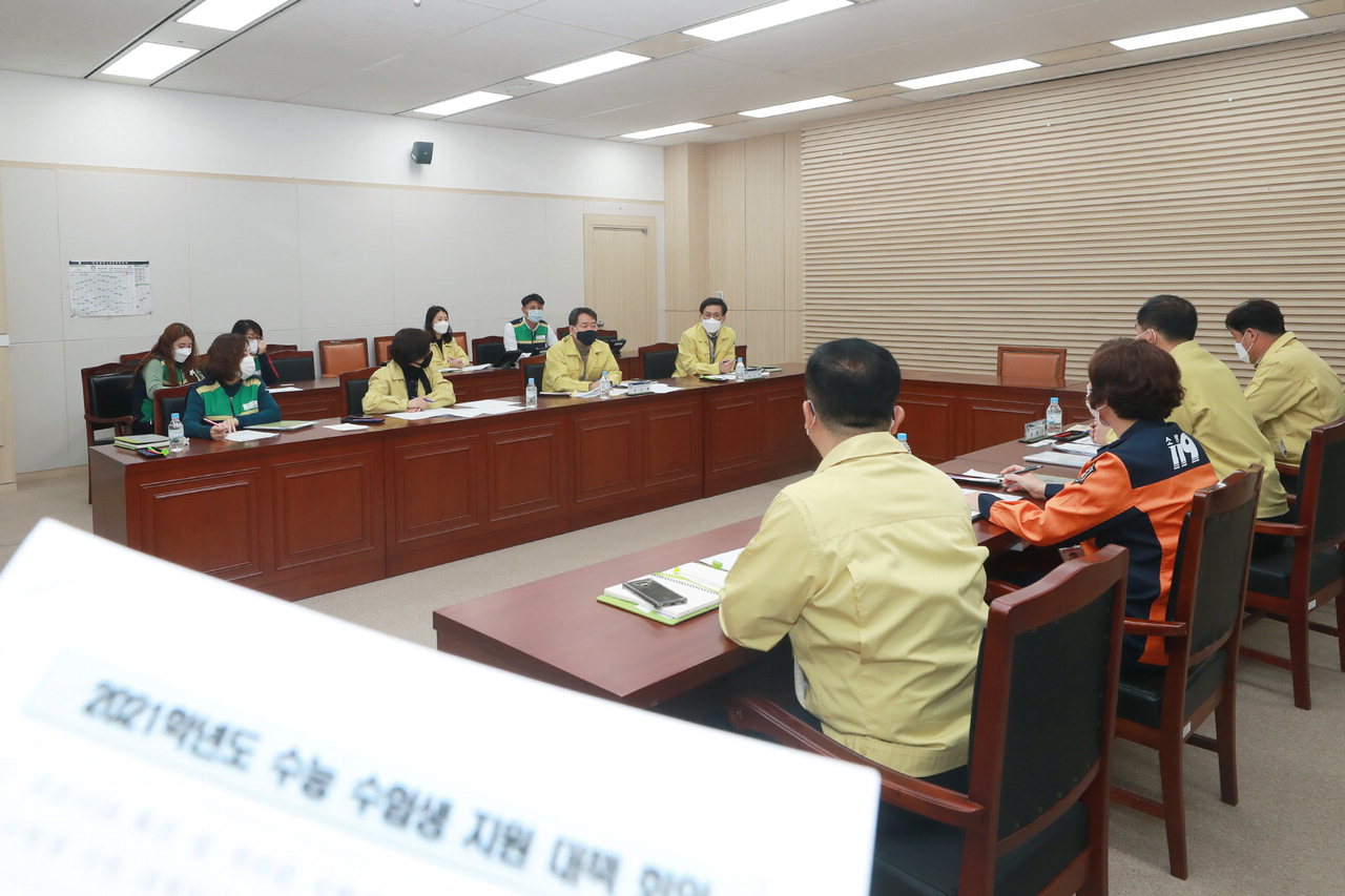 대전시와 대전시교육청이 수능 응시생 코로나19 확진에 대비해 긴급 점검 회의를 개최했다. / 대전시 제공
