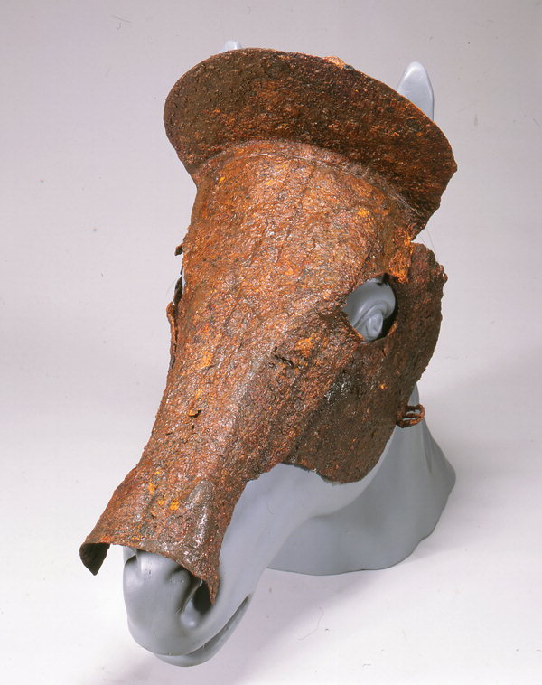 말 투구, 경주 사라리 고분 65호, 국립경주박물관.