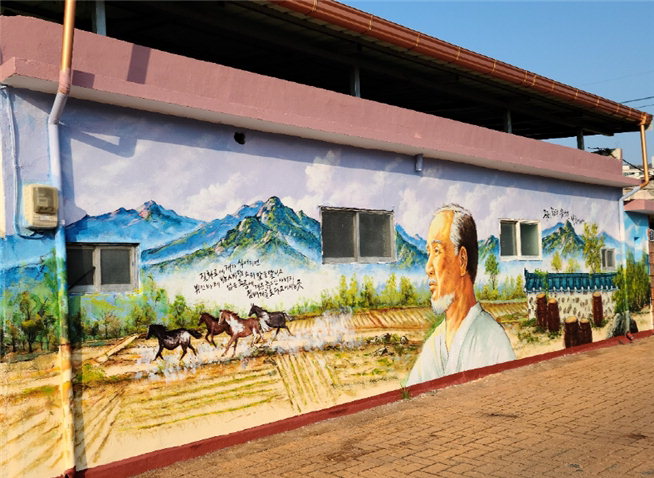 뉴딜사업이 완료된 옥천읍 마을 담장 벽화