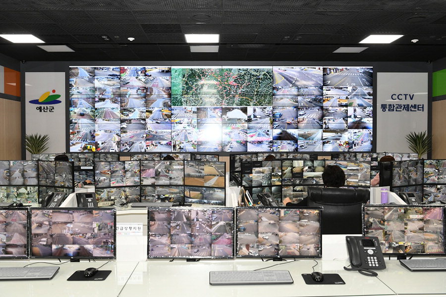 예산군 CCTV통합관제센터는 24시간 운영되며 군민들의 안전지킴이 역할을 하고 있다. /예산군 제공