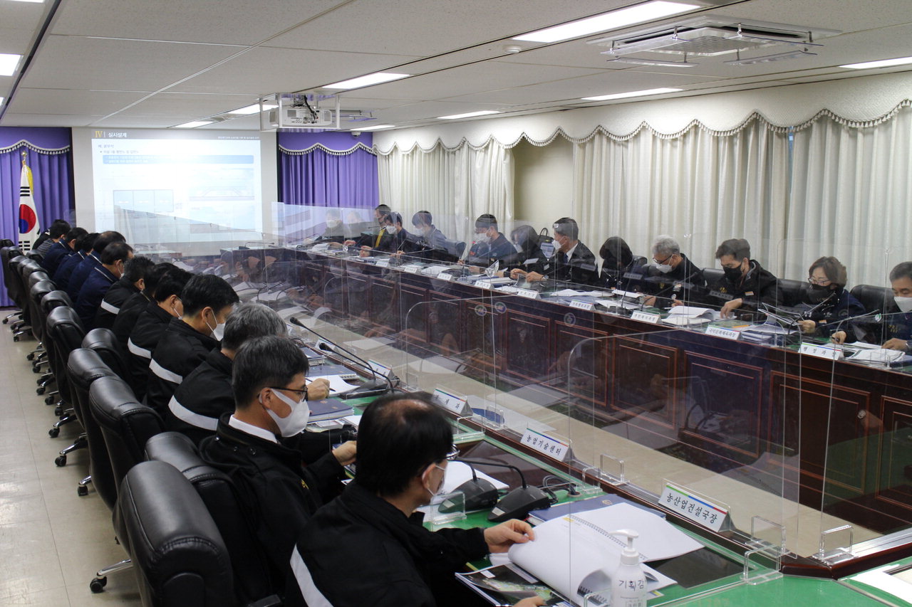 영동군은 15일 군청상황실에서 '영동 체육공원 조성사업 기본 및 실시설계 용역 최종보고회'를 개최했다. / 영동군 제공