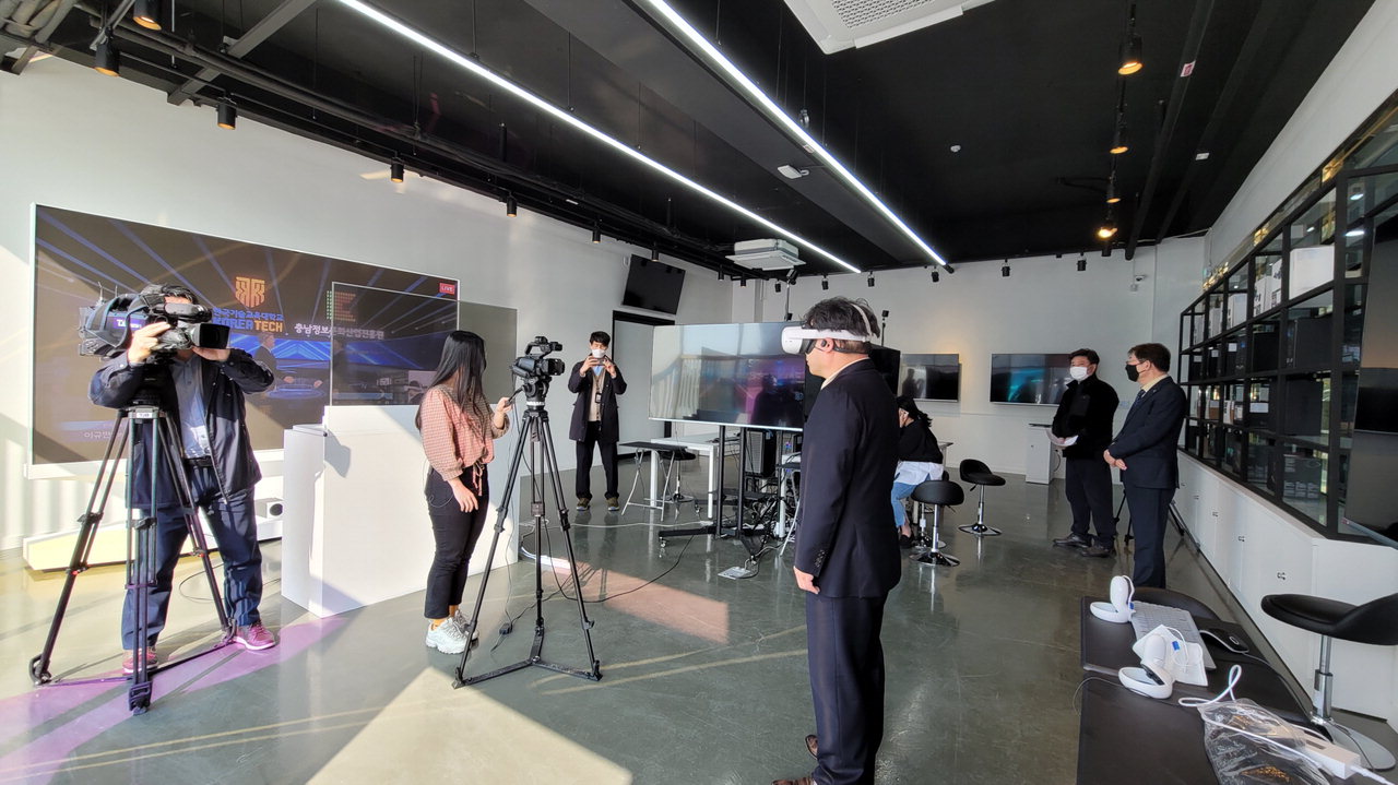 충남 VR·AR제작거점센터 'XR EVENT STUDIO' 시연 모습