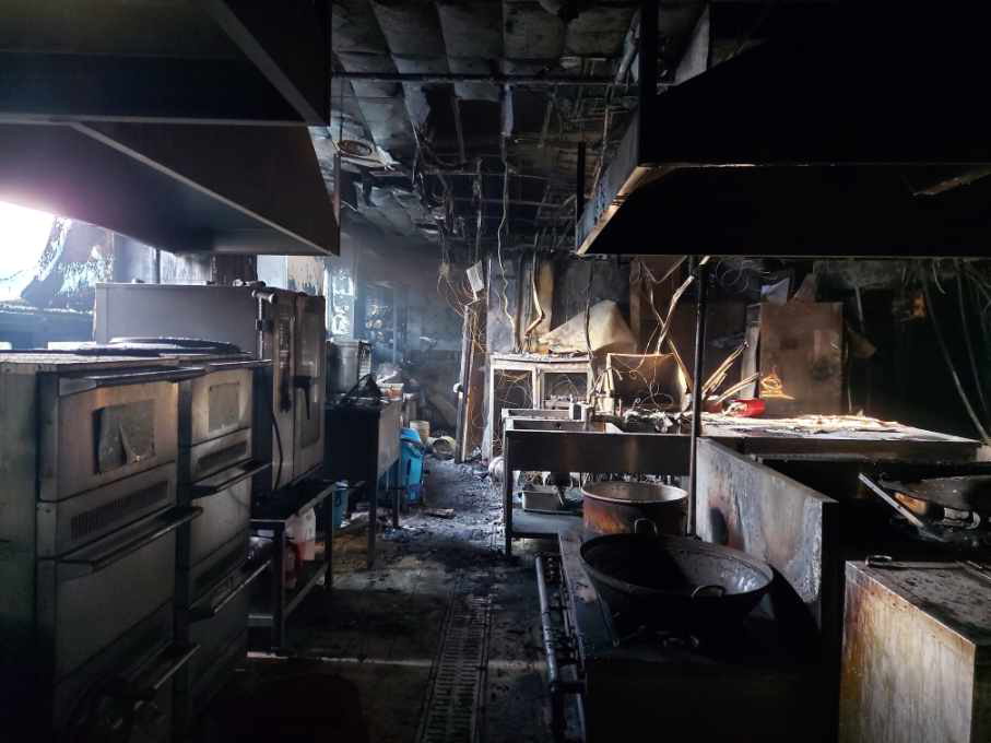 10일 오전 3시 3분께 진천군의 한 공장 식당에서 화재가 발생했다. /진천소방서 제공