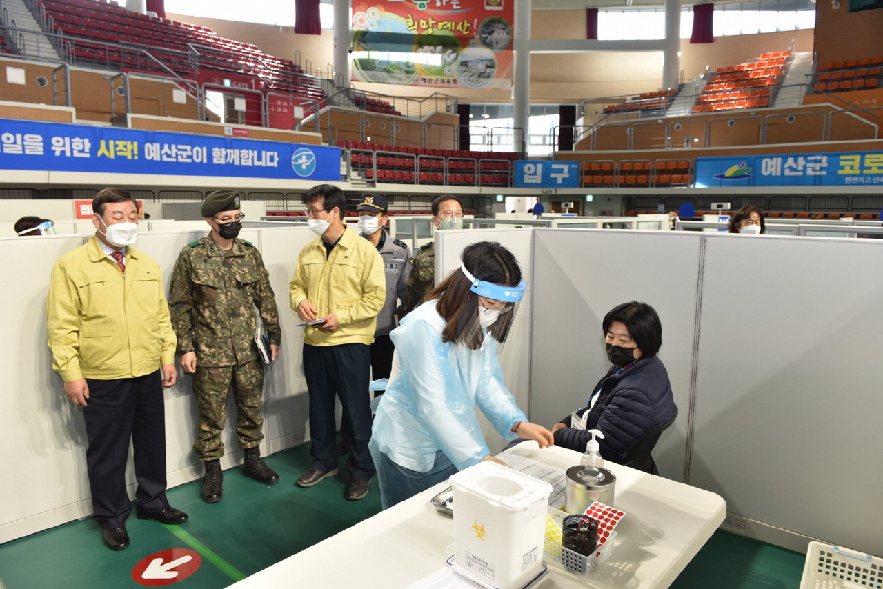 예산군 윤봉길체육관에서 백신접종 모의훈련이 실시되고 있다. /예산군 제공