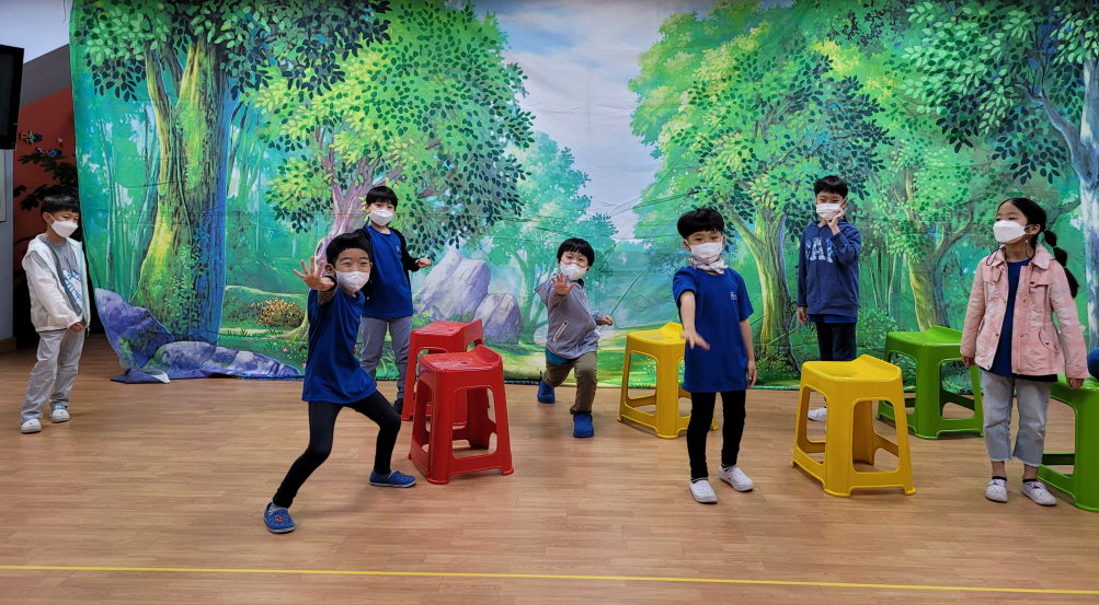 내북초 학생들이 학교폭력예방 연극에 참여하고 있다. / 보은 내북초 제공