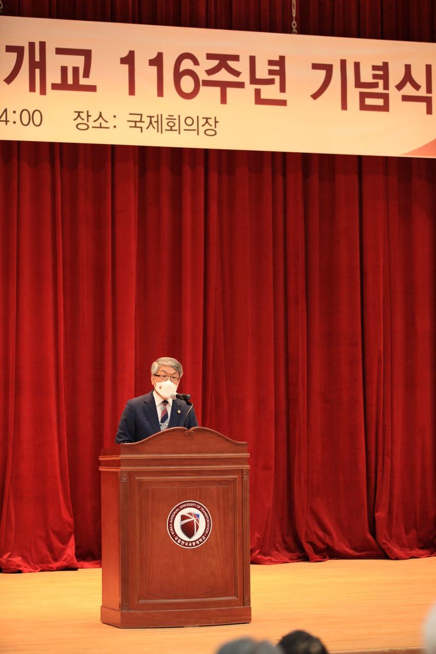 박준훈 총장이 기념사를 하고 있다