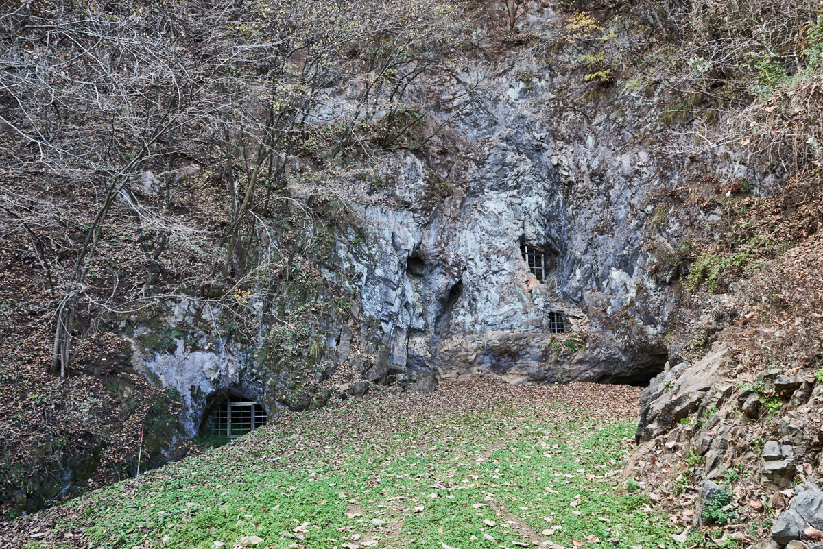제천시에 위치한 '점말'이라는 곳에 있는 구석기 시대의 동굴 유적지.
