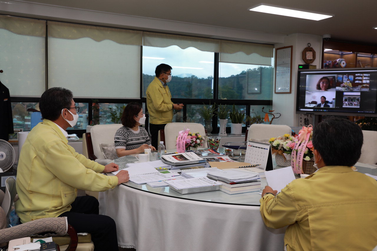 영동군은 7일 주영국 한국대사관과 영동형 공공문화외교 추진을 위한 온라인 영상회의를 개최했다. /영동군