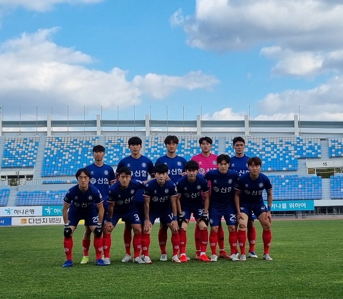 지난 13일 2021 K3리그 마지막 경기에 출전한 청주FC 선수들의 모습. /청주FC
