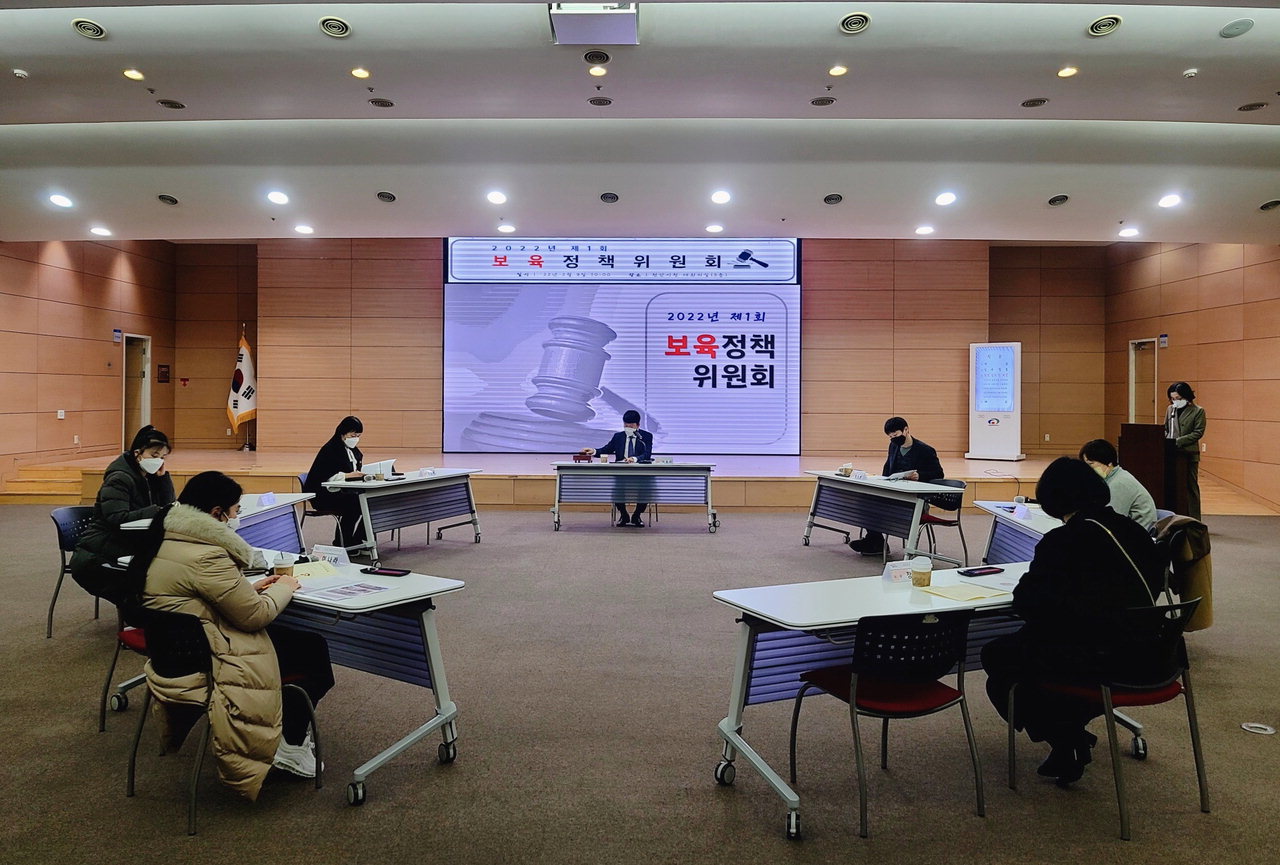 천안시가 지난 9일 시청 대회의실에서 2022년 제1회 보육정책위원회를 진행하고 있다./천안시 제공