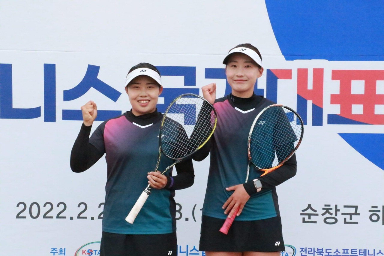 국가대표로 선발된 이수진(왼쪽), 고은지 선수 / 옥천군