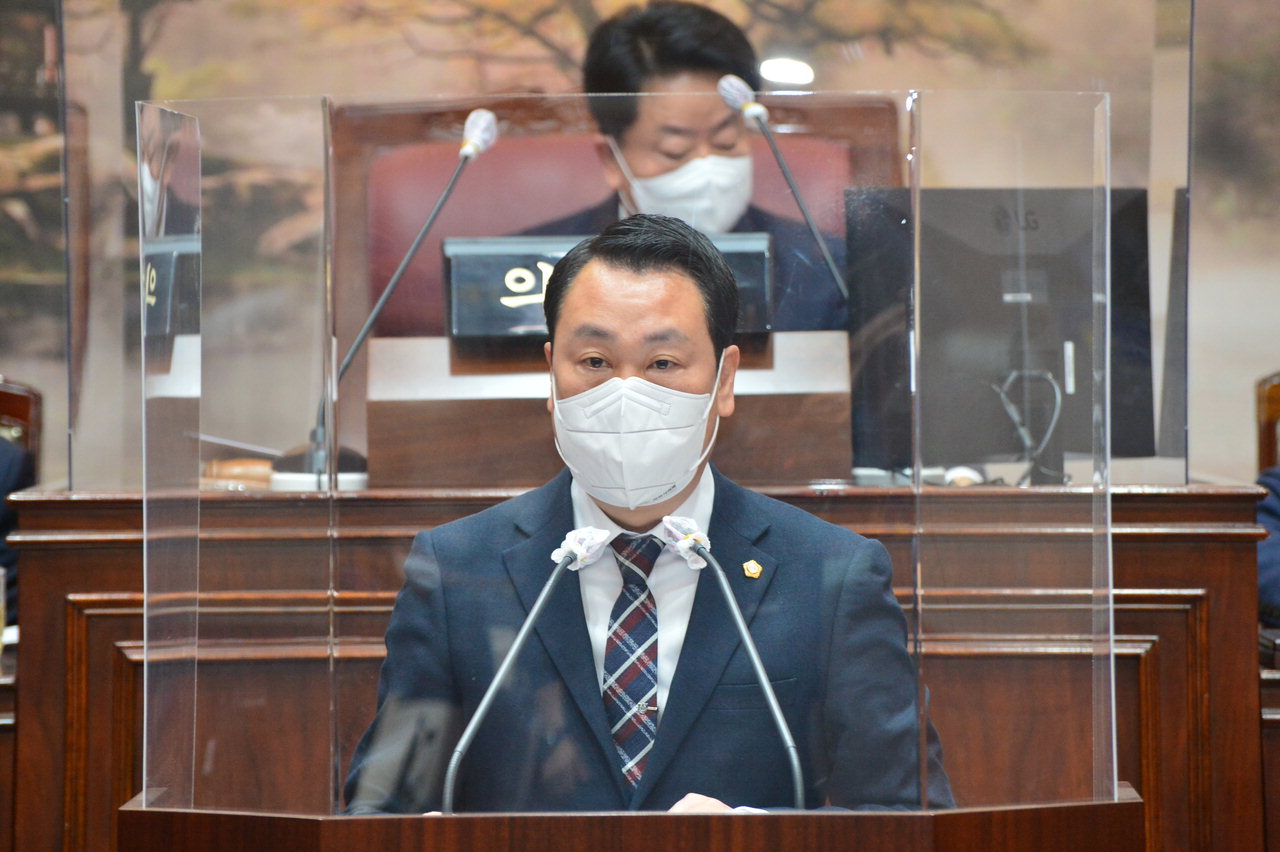 하순태의원이 21일 제천시의회 임시회 제1차 본회의에서 5분발언을 하고 있다.