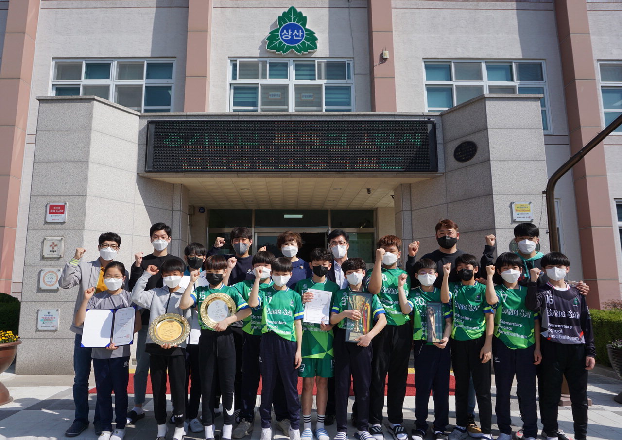 제51회 충북소년체전에서 우수한 성적을 거둔 진천 상신초등학교 선수들