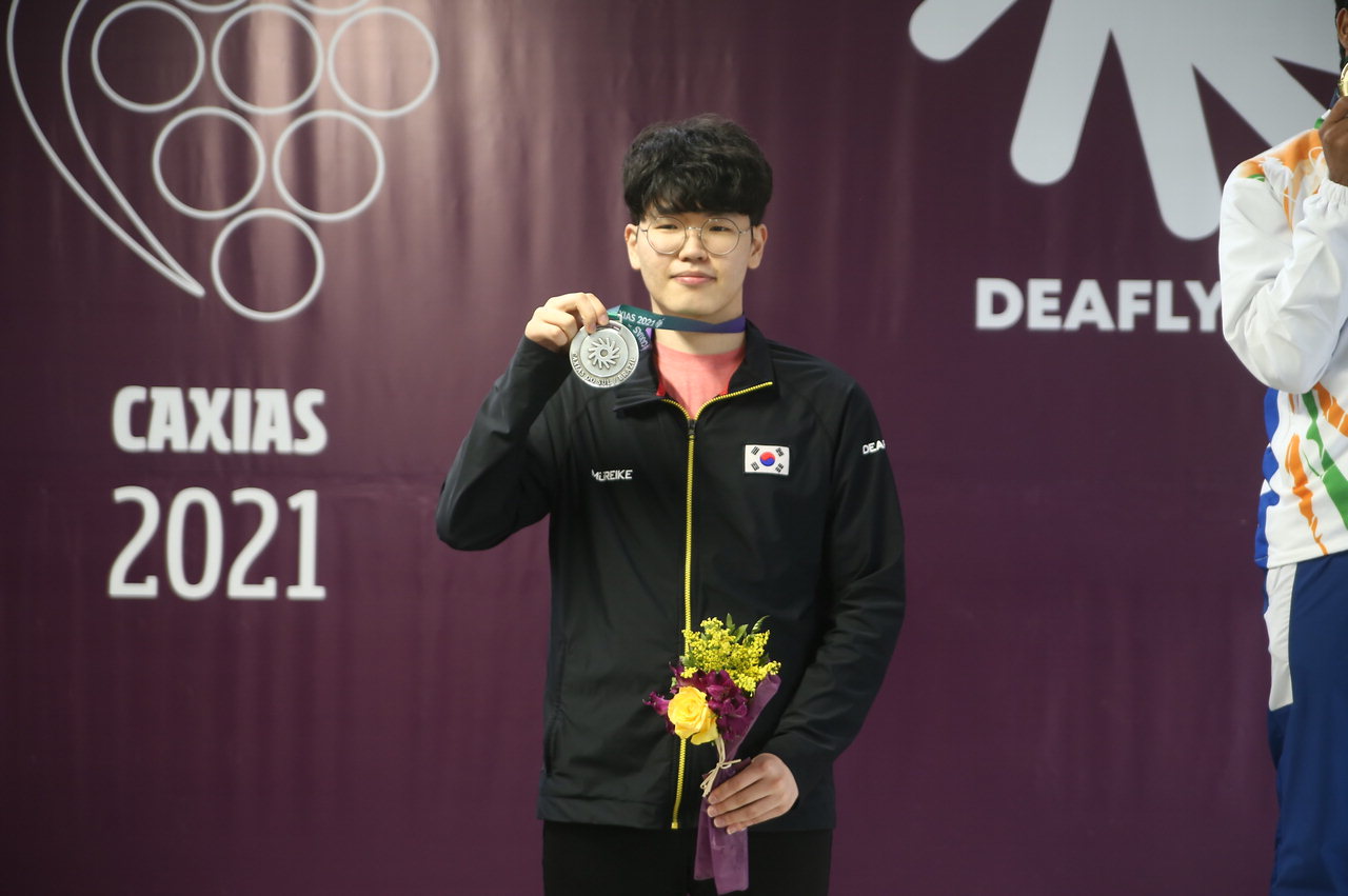 김우림 선수가 제24회 하계 데플림픽 사격 남자 10m 공기소총 경기에서 은메달을 획득했다. /충북도장애인체육회