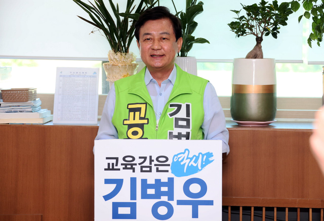 김병우 충북도교육감 예비후보가 9일 옥천을 방문해 정책을 발표했다.
