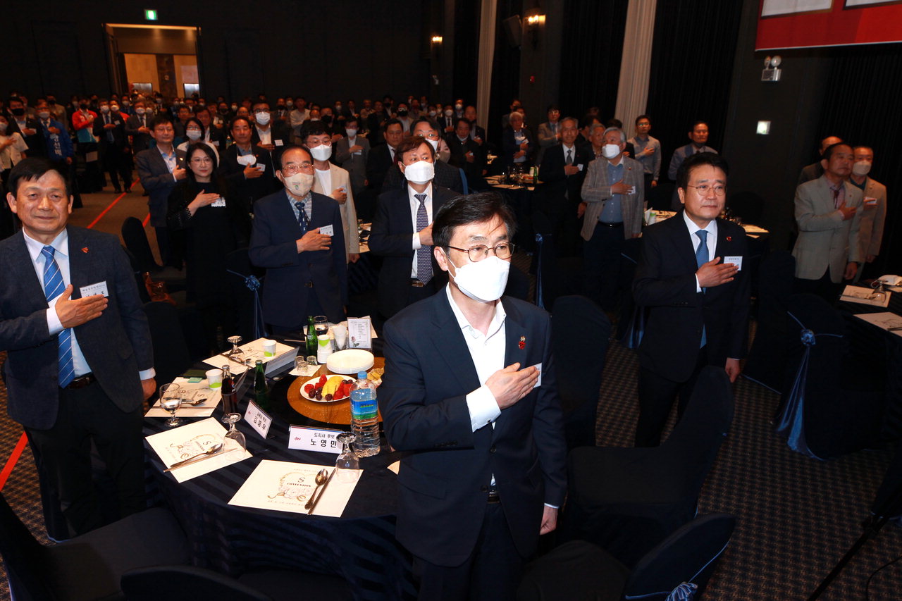 충북대 총동문회가 지난 12일 동문 상견례 및 제33대 임원 위촉 행사를 가졌다.