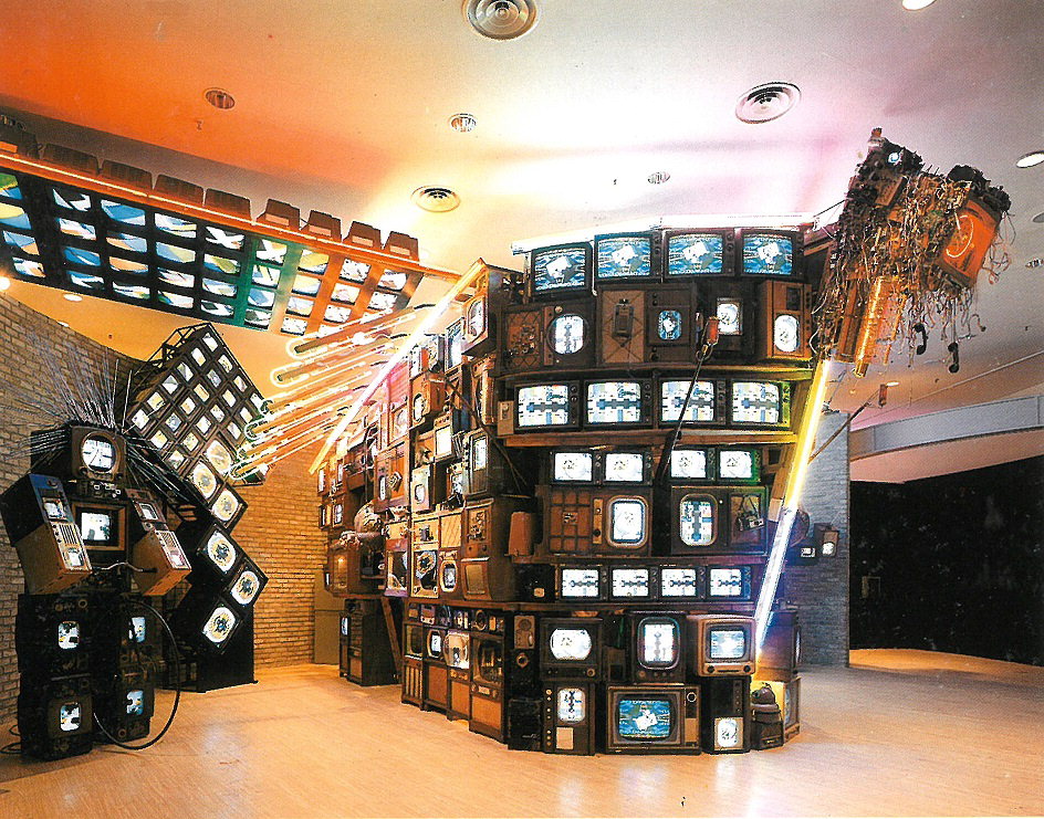 309대의 백남준 모니터(1993년 엑스포 당시 전시모습). /대전시립미술관