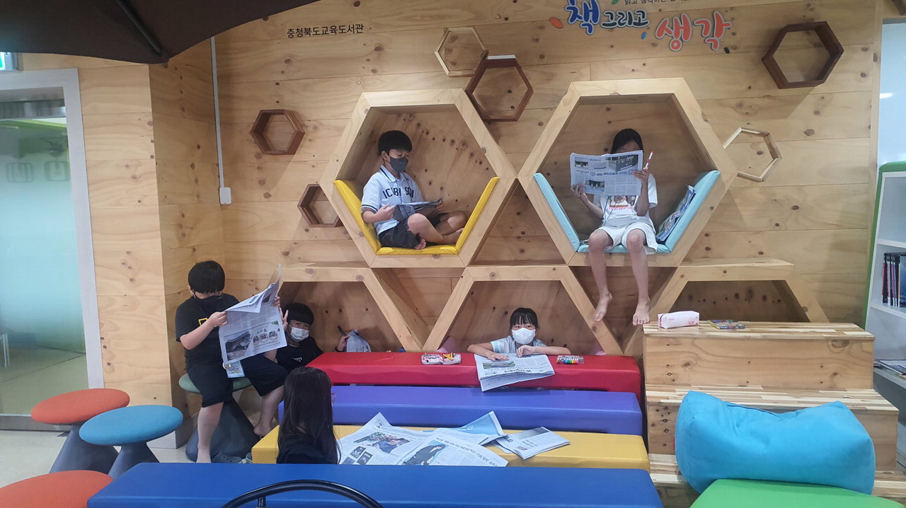 충북도교육도서관은 청주 관내 초등학생 4학년 33명을 대상으로 '뻔하지 않고 Fun한 경제'를 주제로 여름 독서교실을 운영했다.