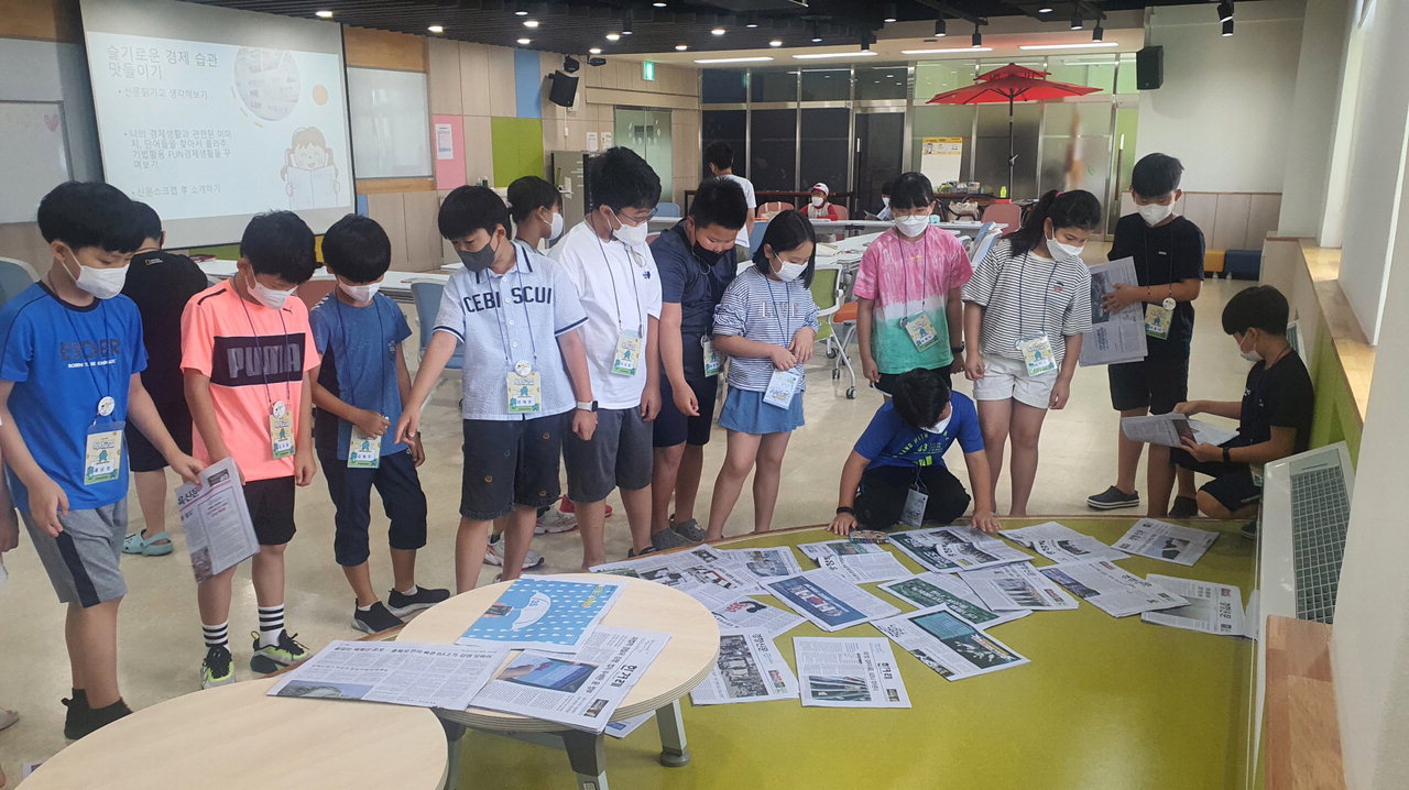 충북도교육도서관은 청주 관내 초등학생 4학년 33명을 대상으로 '뻔하지 않고 Fun한 경제'를 주제로 여름 독서교실을 운영했다.