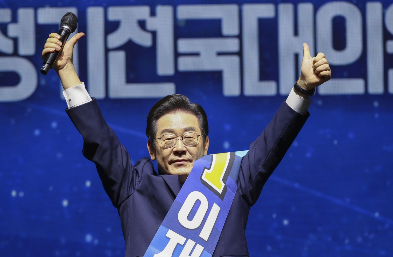 더불어민주당 이재명 신임 대표가 28일 오후 서울 송파구 올림픽공원 체조경기장 KSPO돔에서 열린 제 5차 정기전국대의원대회에서 정견 발표를 하고 있다.