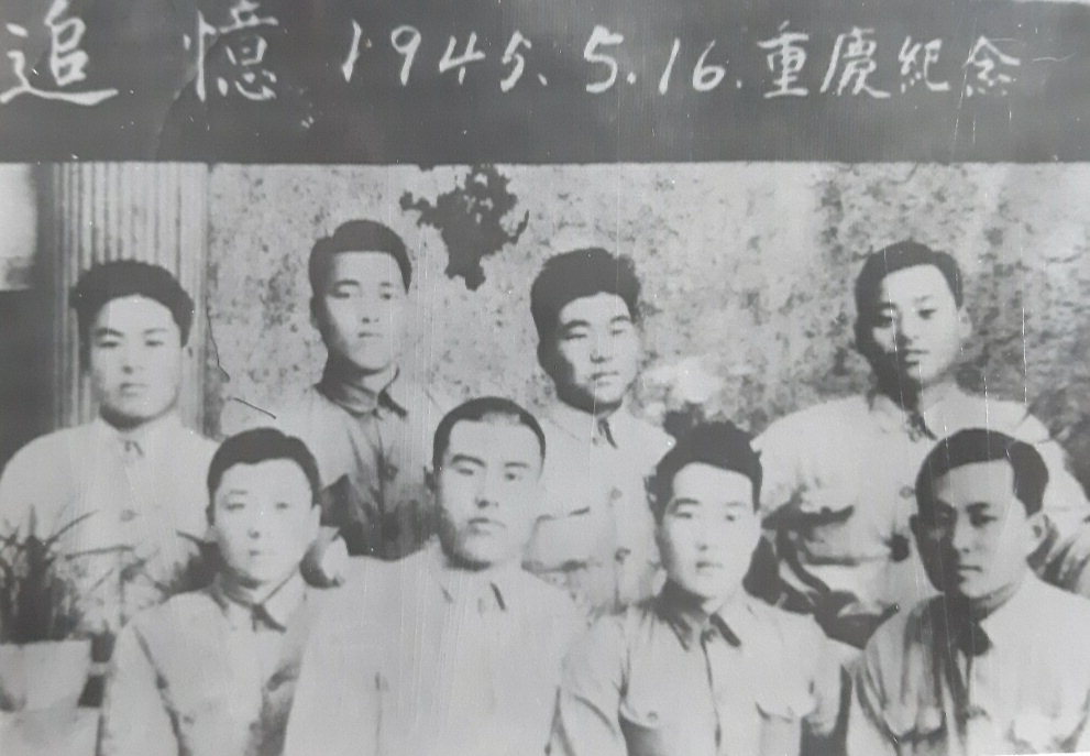 오상근 선생 광복회 동지들과의 기념촬영(뒷줄 왼쪽에서 3번째)