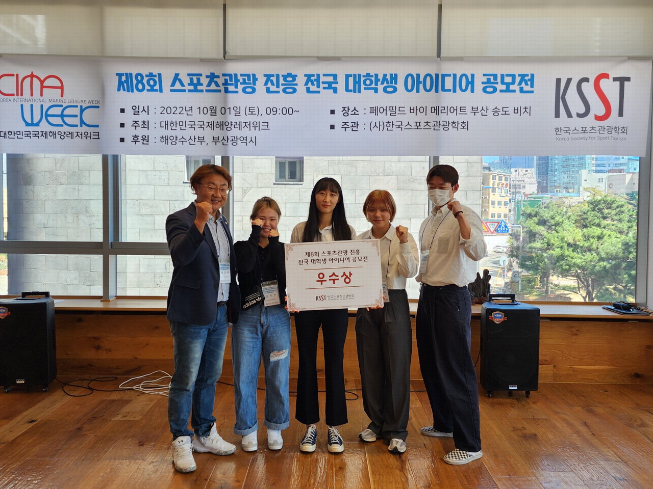 왼쪽부터 석강훈 교수, 김지연, 김이슬, 이강희, 이효근 학생