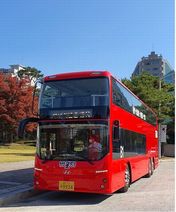대전시, 중부권 최초 2층 전기저상버스 도입... 25일 시승식 개최/대전시 제공