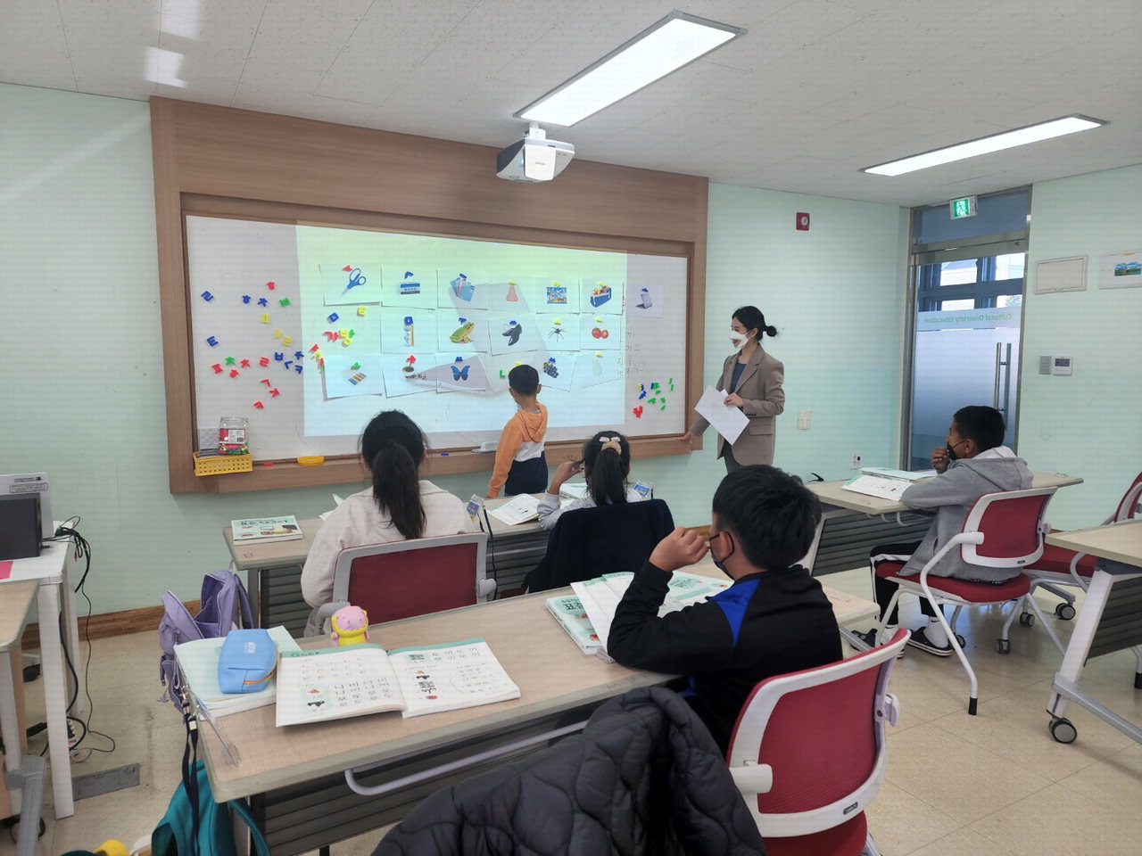 충북국제교육원은 11월 말까지 다문화학생 대안교육 입국 초기 한국어 위탁교육과정을 운영한다.