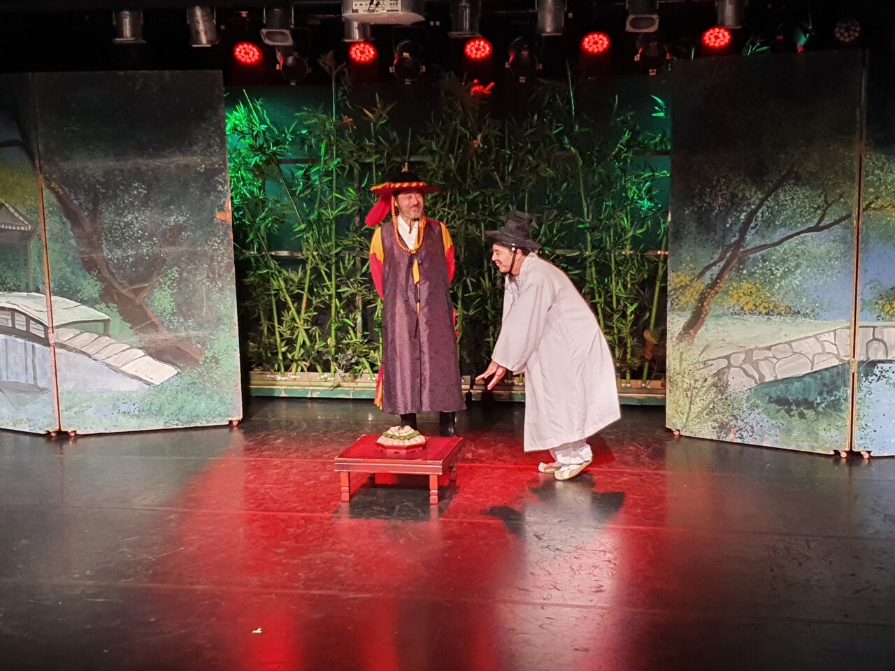 충북연극협회가 '제20회 소극장연극제'를 오는 7일부터 17일까지 청주 예술나눔터와 청주 씨어터제이에서 개최한다. 사진은 극단 개벽의 '마당놀이 춘향전'의 한 장면.