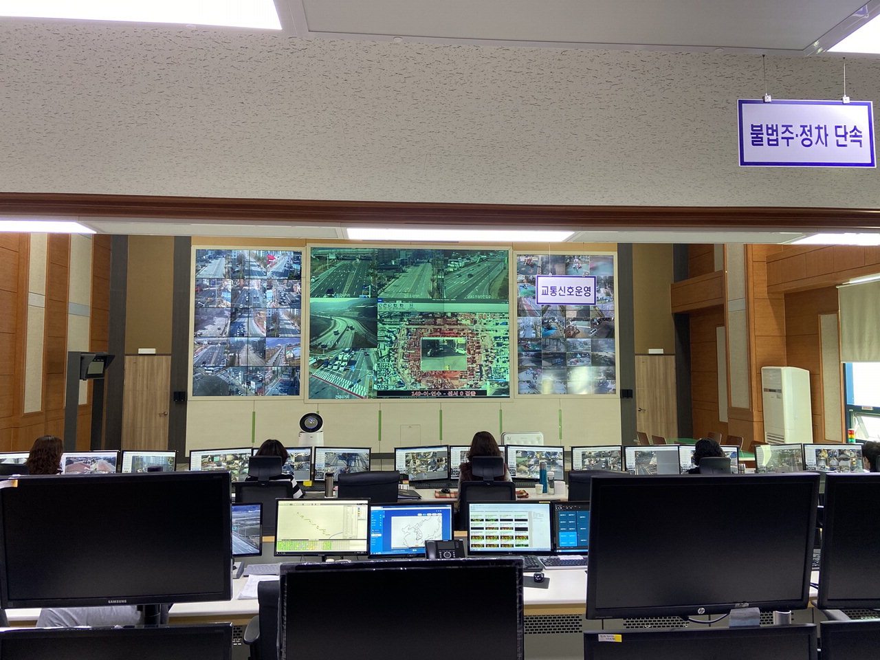 충주시 CCTV 통합관제센터가 지능형 선별 관제 기술을 활용해 안전지킴이 역할을 하고 있다