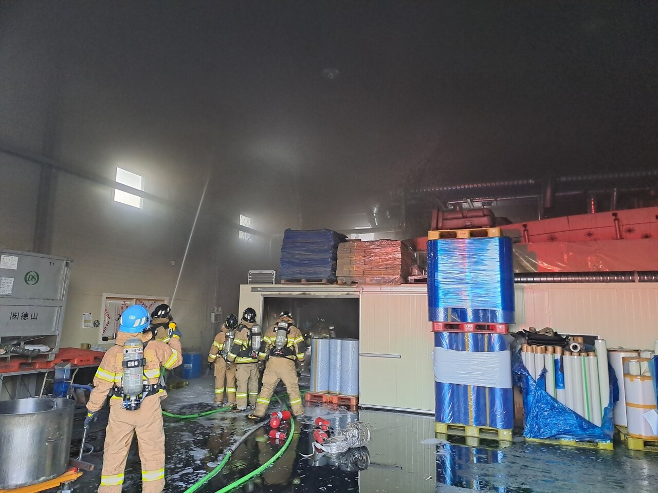 18일 오후 4시 48분께 충북 음성군 금왕읍 사창리의 한 접착제 제조공장에서 화재가 발생했다. / 충북소방본부