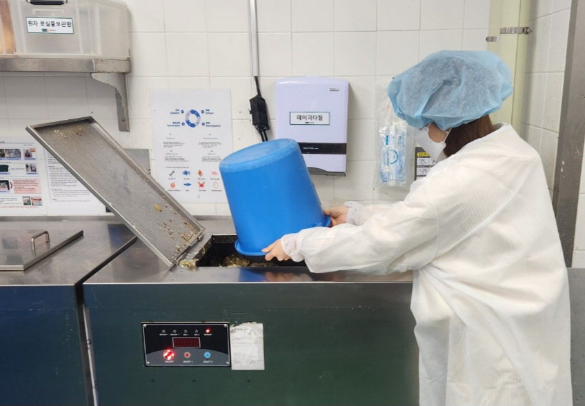 케이제이바이오에코의 '음식물 처리기(KJ77)'가 대학병원에 설치되어 운영되고 있다.