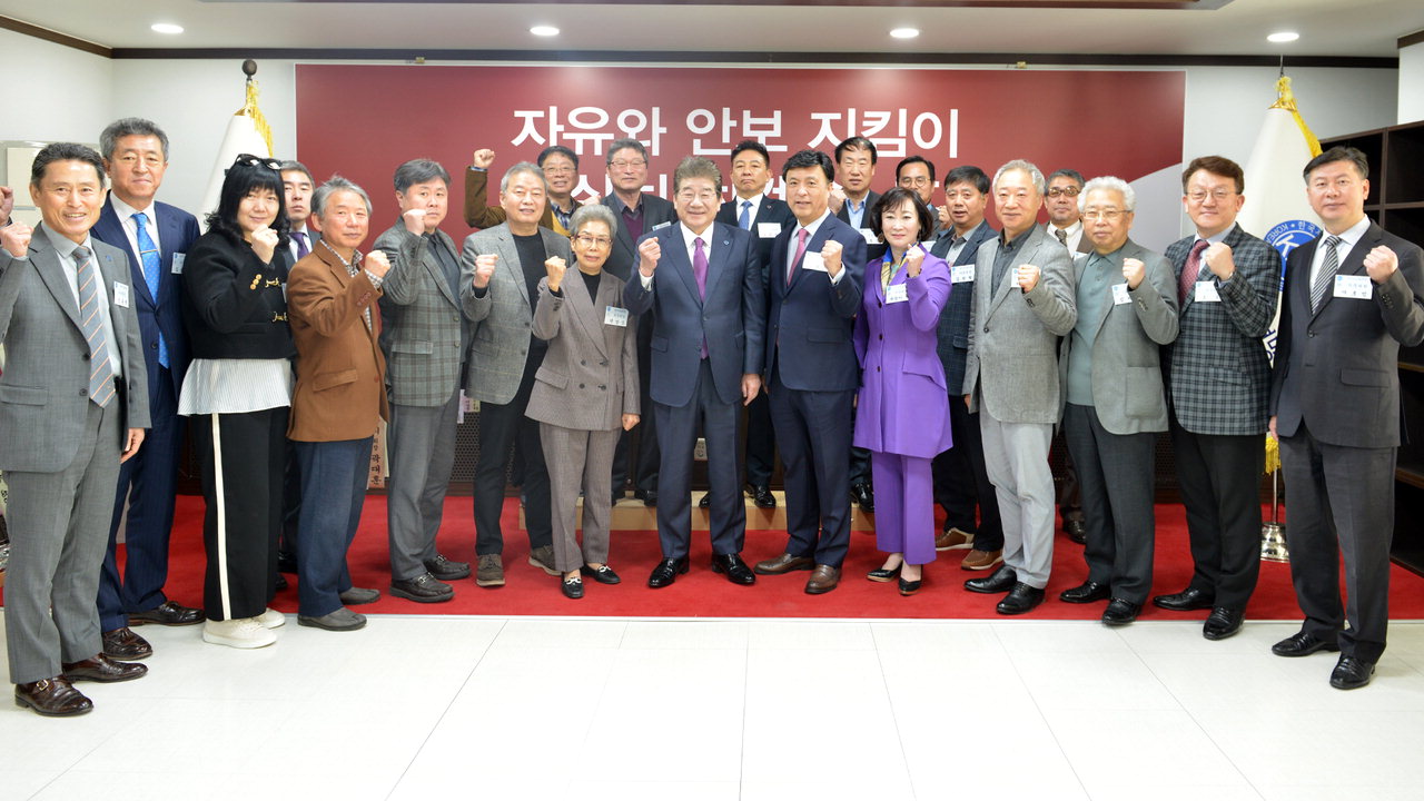 한국자유총연맹(총재 강석호)은 28일 오전 11시 서울 남산에 위치한 자유센터 대회의실에서 '2023년도 글로벌분과 자문위원 위촉식'을 가졌다.
